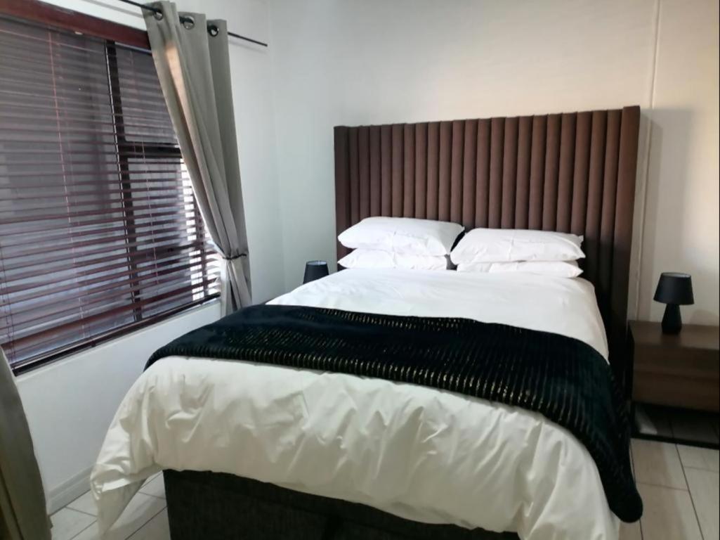 Emabheleni Executive Suites Westpoint Johannesburg Rum bild